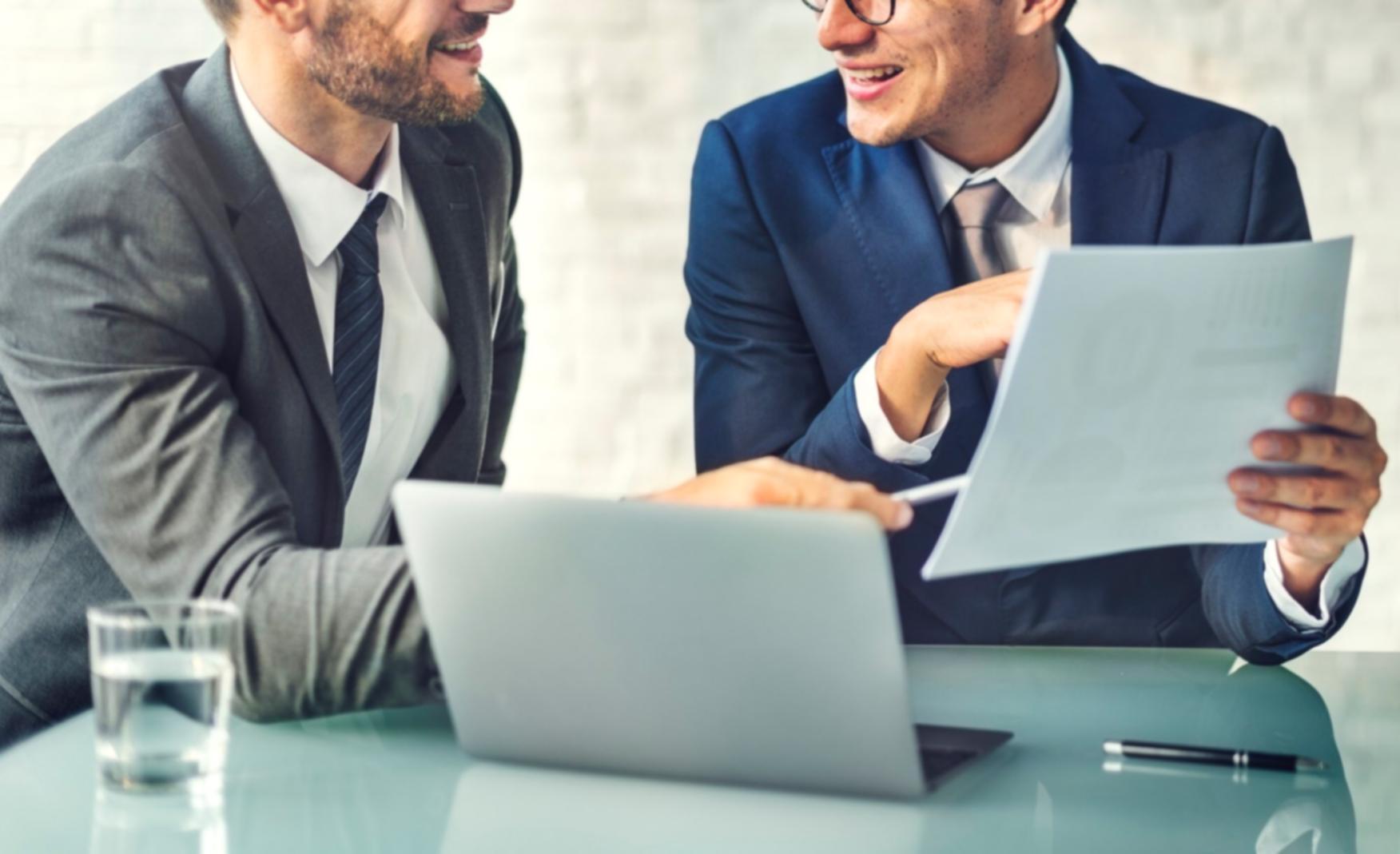 Team bei der Analyse von Forschungsdaten und Entwicklung neuer Lernmethoden